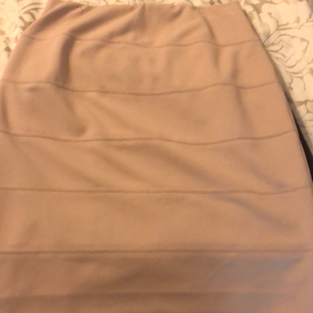Tan pull on pencil skirt - Picture 2 of 4